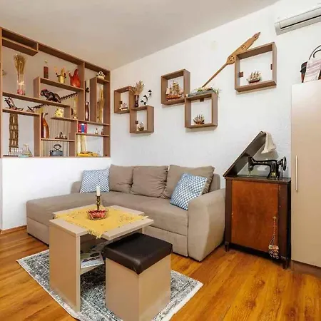Apartment In 39208 *
