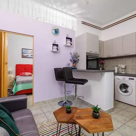 Apartment In 39208 *